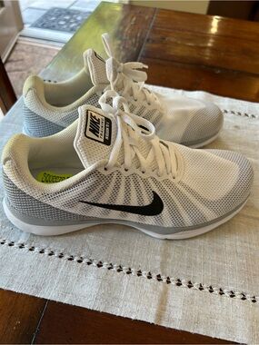 Nike White and Black Mesh Training Sneakers